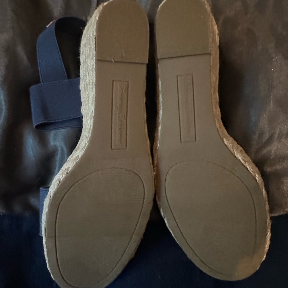 EUC Women’s size 9m Tommy Bahama Blue Sandals wedge Design - Picture 3 of 9